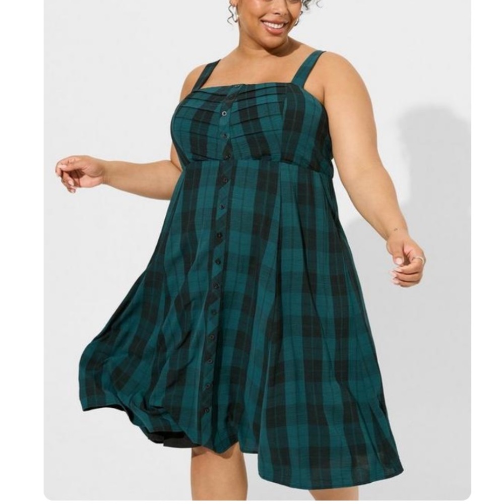TORRID NWT Midi Seersucker Button Front Dress